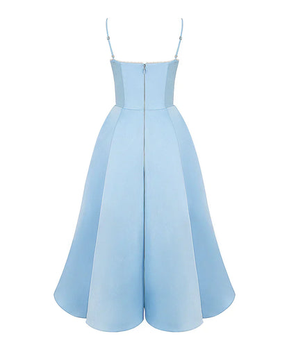 Ausgestelltes Abendkleid