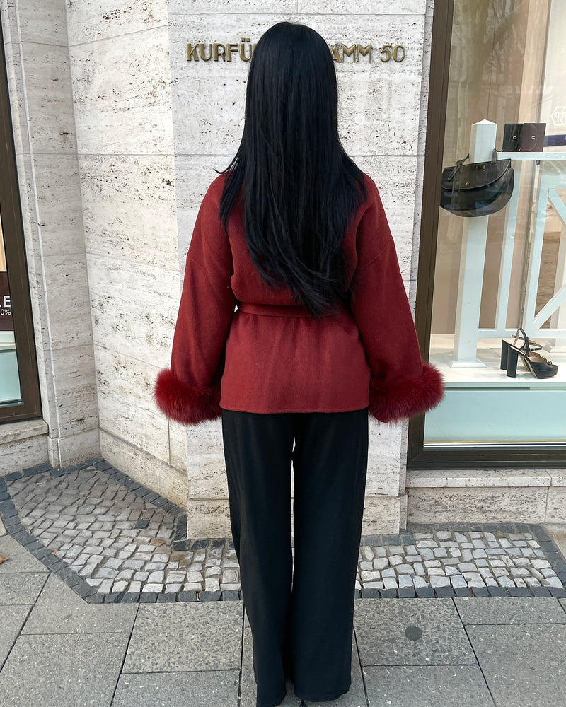 Kurzer Wollmantel mit Fellbesatz